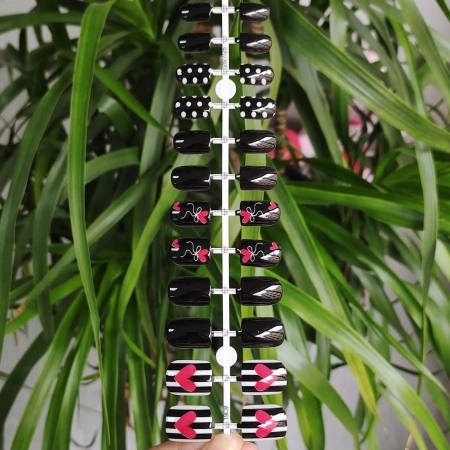 24 short square plastic false nails, black and white striped polka dots and heart-shaped wearable nail art pieces, finished nail art pieces 24 short square plastic false nails, black and white striped polka dots and heart-shaped wearable nail art pieces, finished nail art pieces